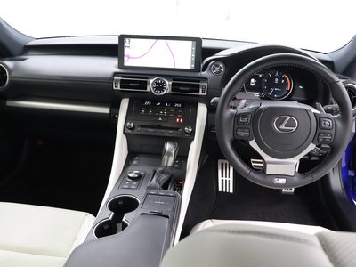 صورة 8 لـ 2025 Lexus RC