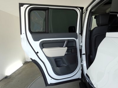 2024 LAND Rover DEFENDER thumbnail 32