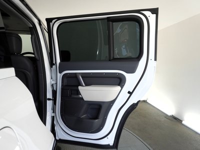 2024 LAND Rover DEFENDER thumbnail 31