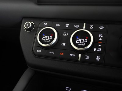 2024 LAND Rover DEFENDER thumbnail 24