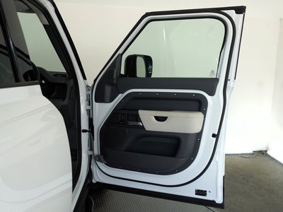 2024 LAND Rover DEFENDER thumbnail 29