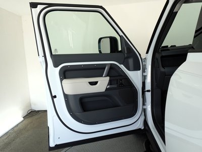 2024 LAND Rover DEFENDER thumbnail 30