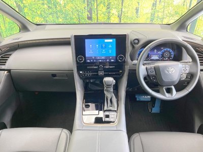2025 Toyota ALPHARD — фото 2