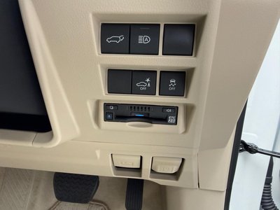 2025 Toyota LAND CRUISER 300 thumbnail 22