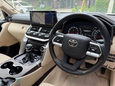2025 Toyota LAND CRUISER 300 photo 13