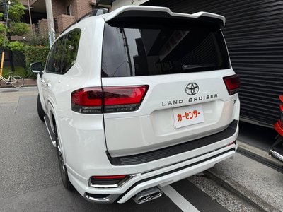 2025 Toyota LAND CRUISER 300 photo 5
