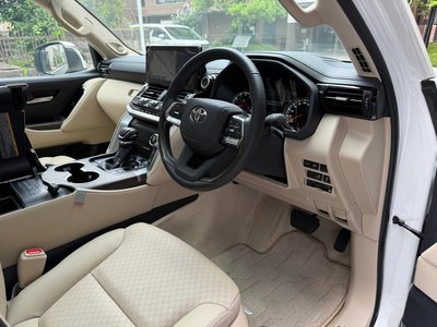 2025 Toyota LAND CRUISER 300 photo 12