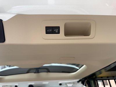 2025 Toyota LAND CRUISER 300 thumbnail 30