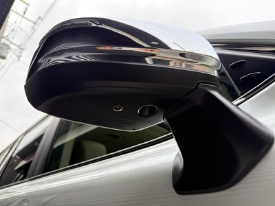 2025 Toyota LAND CRUISER 300 thumbnail 23