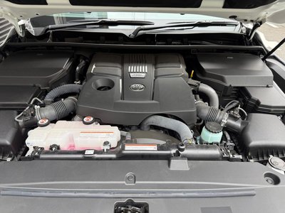 2025 Toyota LAND CRUISER 300 photo 11