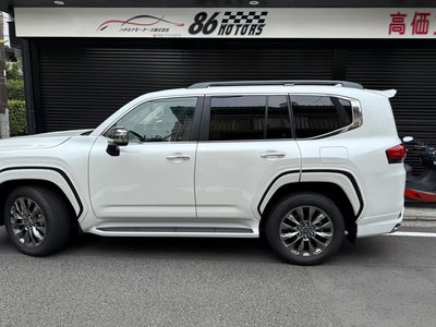 2025 Toyota LAND CRUISER 300 photo 4