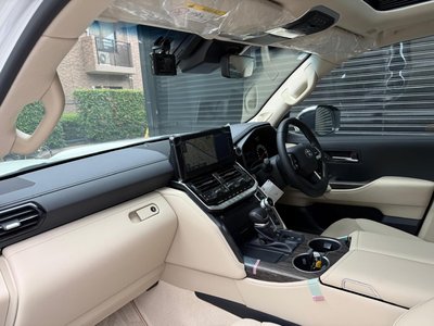 2025 Toyota LAND CRUISER 300 photo 14