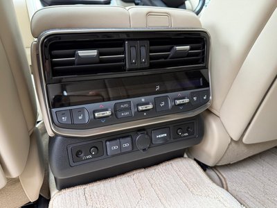 2025 Toyota LAND CRUISER 300 thumbnail 28