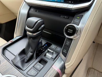 2025 Toyota LAND CRUISER 300 photo 15