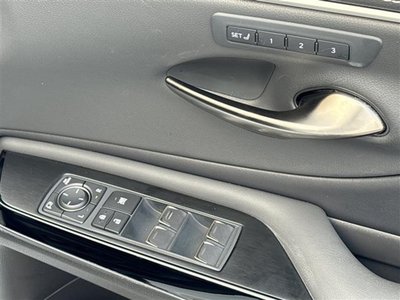 صورة مصغرة 30 لـ 2022 Lexus ES