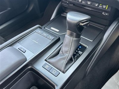 صورة مصغرة 16 لـ 2022 Lexus ES