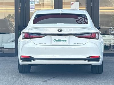 صورة مصغرة 37 لـ 2022 Lexus ES