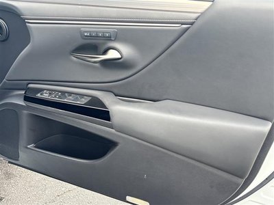صورة مصغرة 31 لـ 2022 Lexus ES