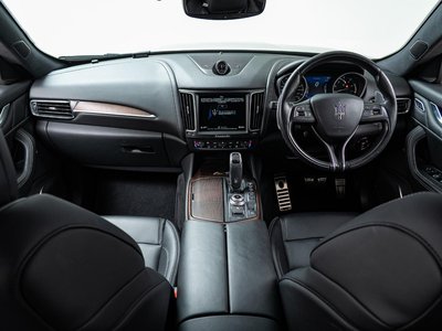 2021 Maserati LEVANTE — фото 5
