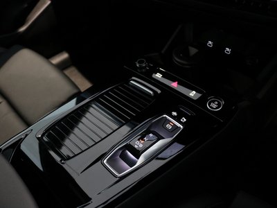 صورة 16 لـ 2025 AUDI Q6 E-TRON