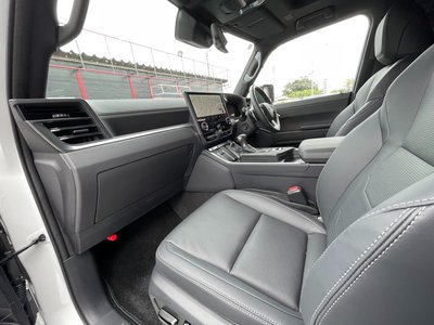 2025 Lexus GX — миниатюра 38