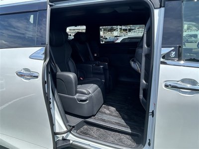 صورة 16 لـ 2025 Toyota ALPHARD