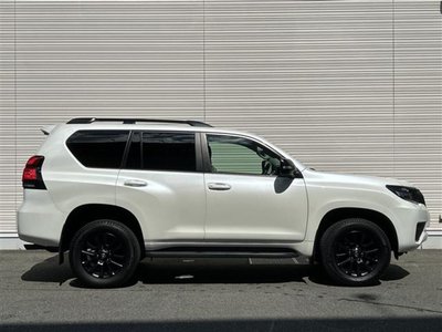 2023 Toyota LAND CRUISER PRADO photo 5