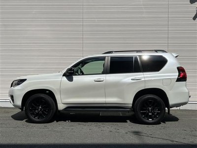 2023 Toyota LAND CRUISER PRADO photo 6