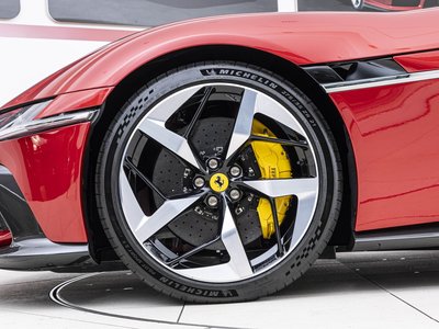 صورة 26 لـ 2025 Ferrari 12 CILINDRI