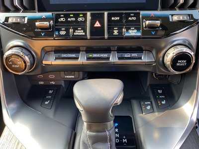 2025 Lexus LX — фото 42