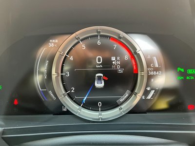 صورة 27 لـ 2017 Lexus LC