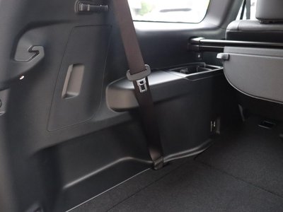 صورة 79 لـ 2024 Toyota LAND CRUISER 250
