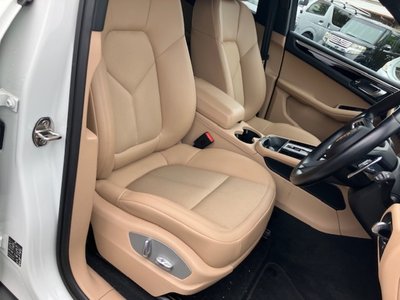 2024 Porsche MACAN photo 15