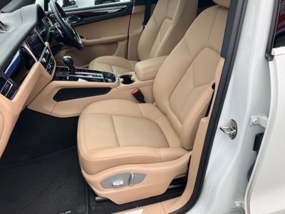 2024 Porsche MACAN thumbnail 19