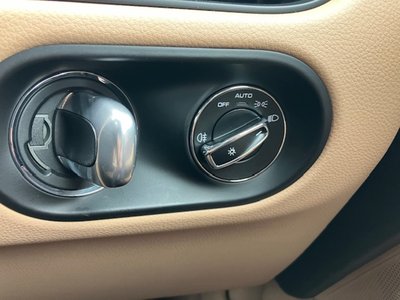 2024 Porsche MACAN thumbnail 30