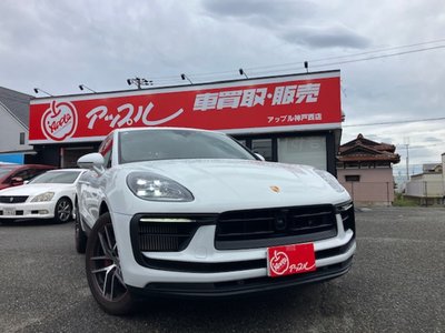 2024 Porsche MACAN photo 2