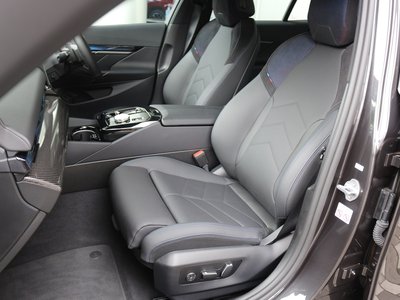2025 BMW I5 photo 4