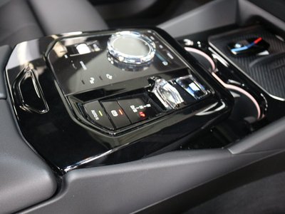 2025 BMW I5 photo 9