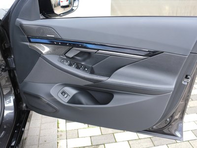2025 BMW I5 thumbnail 35