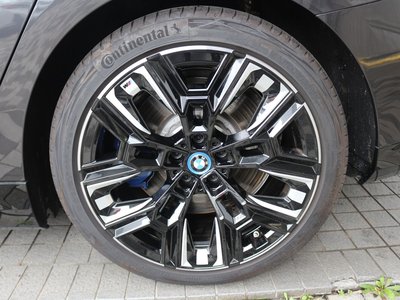 2025 BMW I5 thumbnail 17