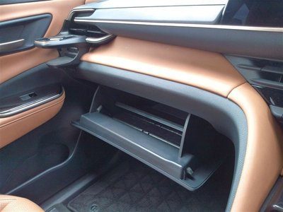 صورة 28 لـ 2024 Toyota CROWN SPORT