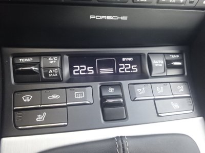 2016 Porsche CAYMAN thumbnail 25