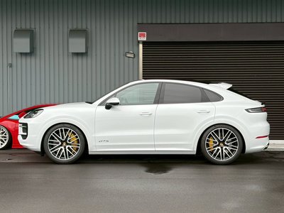 2025 Porsche CAYENNE photo 12