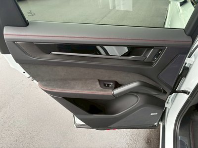 2025 Porsche CAYENNE photo 66