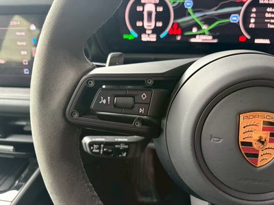 2025 Porsche CAYENNE photo 30