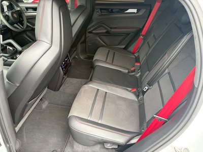 2025 Porsche CAYENNE photo 61