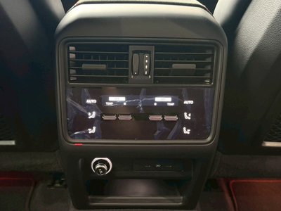 2025 Porsche CAYENNE photo 72