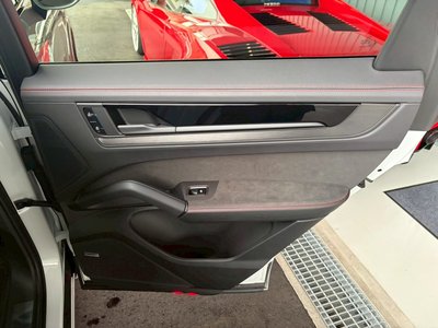 2025 Porsche CAYENNE photo 71