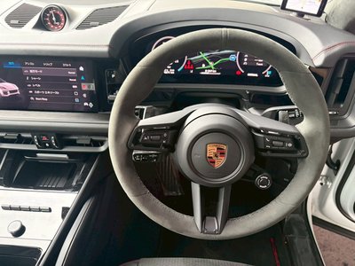 2025 Porsche CAYENNE photo 29
