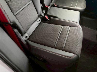 2025 Porsche CAYENNE photo 70